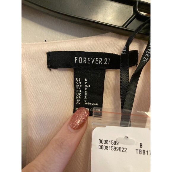 Forever 21 Women’s Romper Peach Long Sleeve Sequins Keyhole Back Small NWT - Picture 13 of 16